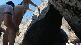 Lleve A Mi Amiga A Una Caminata Y Tuvimos Sexo Al Aire Libre