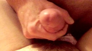 Hennes POV pumpar sperma hennes stora naturliga tuttar håller mig hård