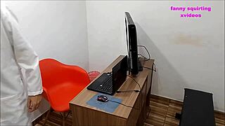 Temizlikçi ofiste bağlandı ve patronu emdi