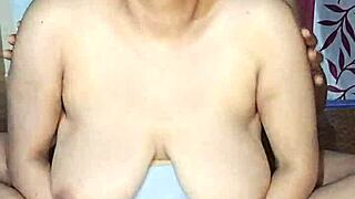 Alisha Bhabhi viser sin saftige fitte