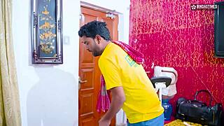 Η desi γυναίκα δελεάζει τον υπηρέτη ενώ ο άντρας είναι μακριά