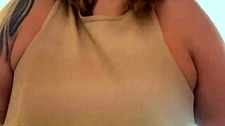 Sweaty Pussy at Times Square Gym Workout