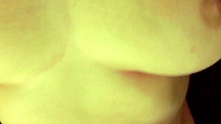 Hennes POV pumpar sperma hennes stora naturliga tuttar håller mig hård