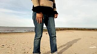 I walked on the beach and got my cock inserted into the brunette's big ass.