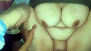 sexo duro a hermosa milf latina de tetas enormes