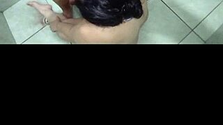 nem no banho ele me deixa em paz, minha namorada latina.