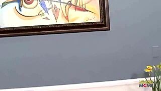 Demi Delia adora cavalgar pau e engolir porra quente