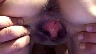 española madura se toca las tetas grandes mientras masturba su coño mojado 😏