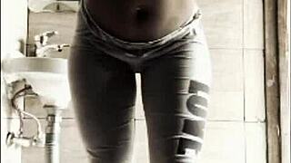 Ebony mogen MILF med enorma tuttar i kompilation