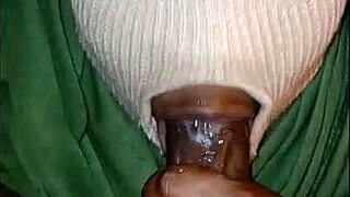 Maskovaná dievča dáva super špinavý hlboký orál s plivaním a dávivým