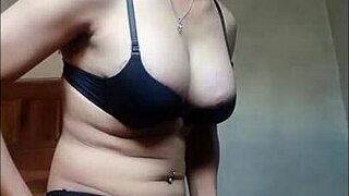 Amateur Shemale In Black Bra And Stockings Cums On Handkerchief