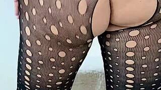 Hey, this mature blonde with big ass seduced me in lingerie and I creampied her!