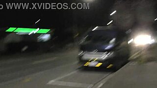 Kiwi trashy MILF javno osramoćena, posrana na prometni ulici