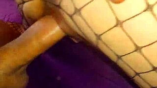 Jeg bøyde meg over for den fitte MILFens analøkt.