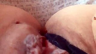 Gretala - raskaana ja läpinäkyvällä thongueilla