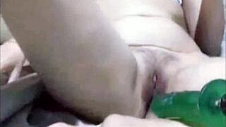 Fuckmachine making her masturbate and squirt hard 😮💦