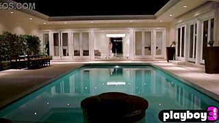 Velike sise babe se slečejo in trgajo oblačila