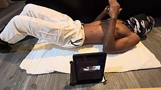 keeping my abs tight for the ladies 😎