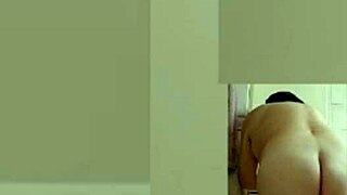 homemade barefoot crossdresser shakes ass and spreads feet