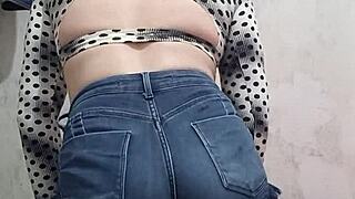 Latina twerks in tight shorts for fetish fun