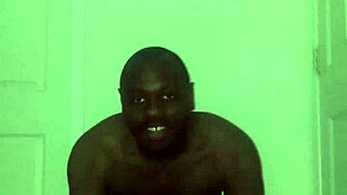 i'd give oral to a 19yo's dick for free 😏