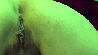 i'm a porno slut getting my coochie stretched by a gloved fist