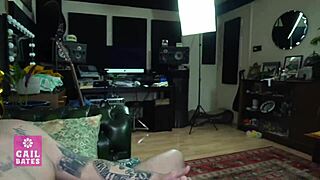 Vaimo maksaa miehensä velan intensiivisellä threesomella - Trailer