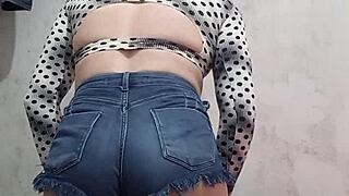 Latina twerks in tight shorts for fetish fun