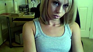 Kylie performs a webcam show featuring her perfect ass and tits