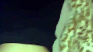 Latina säger, Trosa på ena sidan, kuk hela vägen till botten