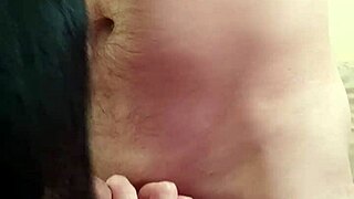 Oral od zrelej priateľky s deepthroat a prehĺtaním spermy, holá a oholenú!