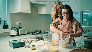 Charlie forde draži chasey devil z lizanjem