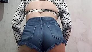 Latina twerks in tight shorts for fetish fun