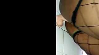 Mama Africa Mainkan Punggung Besar Dia!