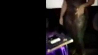 Is that phat ass shaking solo with payper dollz?