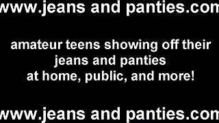 Милф дразнит в облегающих трусиках.