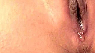 アジアン夢あおいが熱い日本ショーを披露。彼女のワイルドな動きに耐えられる？