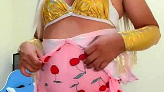 beautiful transsexual rosadita samuray shows off her rich tits in crossdressing