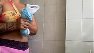 Showing Swollen Pussy On Live Stream?