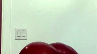 Feel the Joy of Shaking That Juicy Big Ass