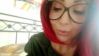 Милая MILF шепчет грязные слова во время запретного поклонения жопе пасынка