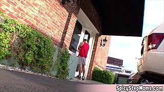 Housewife Riley's Pussy Workout Lesson