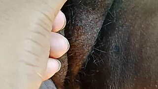 Bhabi cleans hairy pussy boldly