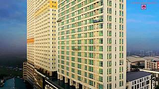 Jessy Dubai Deepthroats Big Cock!