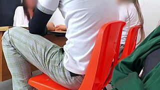 maestra mexicana dando examen extraordinario a estudiantes en el salon hay otra manera de pasar maestra pide cuerpo para aprobar materia