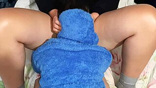 my girlfriend licks my wet pussy hotly, making me orgasm 😍