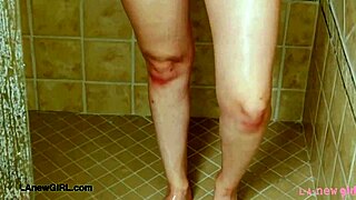 Господар унижава робинята Monika Fox в анална сцена.