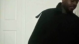 Detailed Guide to Stretching Arms During Exercise Routine Demonstration