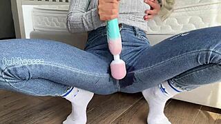 stepmom squirts cum in tight wet leggings during orgasm