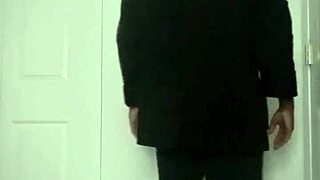 Detailed Guide to Stretching Arms During Exercise Routine Demonstration